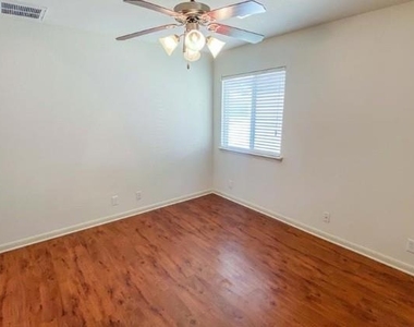 915 Alamo Plaza Dr - Photo Thumbnail 8