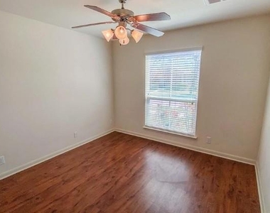 915 Alamo Plaza Dr - Photo Thumbnail 10