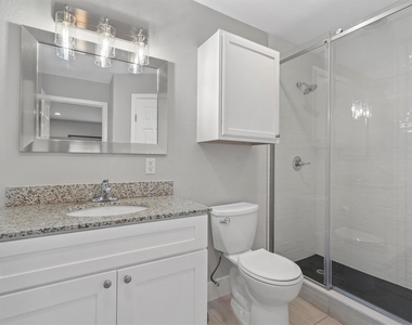 935 La Posada Dr - Photo Thumbnail 13