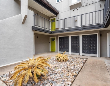 935 La Posada Dr - Photo Thumbnail 3