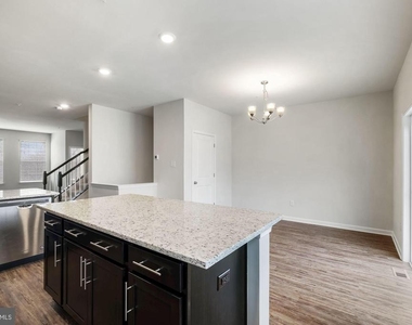 5131 Constitution Street - Photo Thumbnail 6