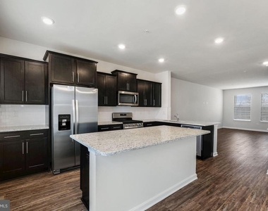 5131 Constitution Street - Photo Thumbnail 5