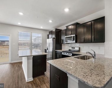 5131 Constitution Street - Photo Thumbnail 3
