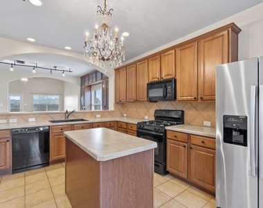 652 Dark Horse Ln - Photo Thumbnail 6