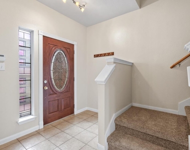 652 Dark Horse Ln - Photo Thumbnail 2