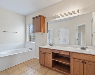 652 Dark Horse Ln - Photo Thumbnail 15