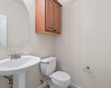 652 Dark Horse Ln - Photo Thumbnail 18