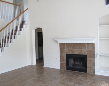 2033 Creole Dr - Photo Thumbnail 3