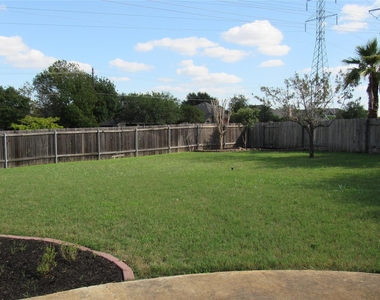 2033 Creole Dr - Photo Thumbnail 9