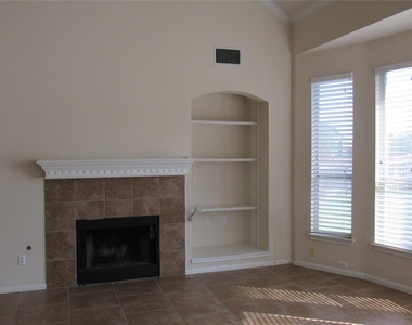2033 Creole Dr - Photo Thumbnail 4