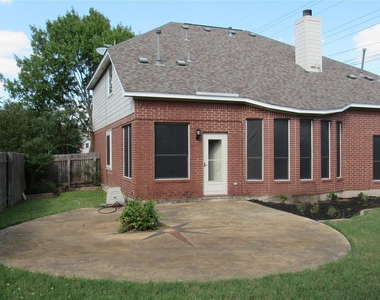 2033 Creole Dr - Photo Thumbnail 8