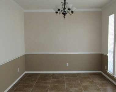 2033 Creole Dr - Photo Thumbnail 1