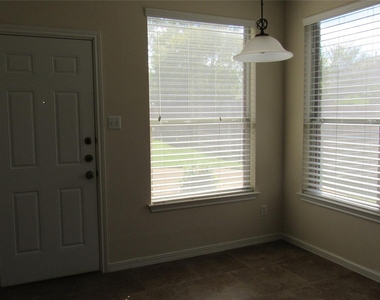 2033 Creole Dr - Photo Thumbnail 6