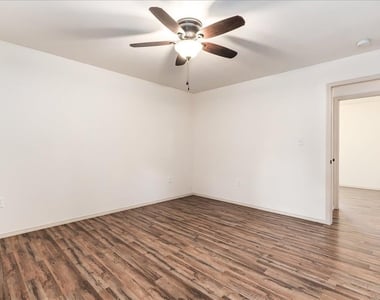 408 Breezing Ln - Photo Thumbnail 22