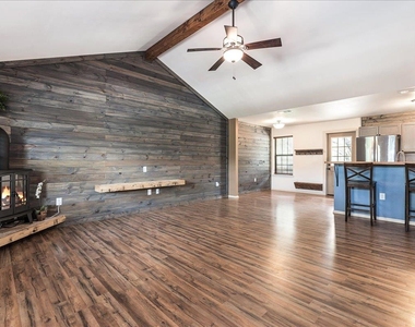 408 Breezing Ln - Photo Thumbnail 7