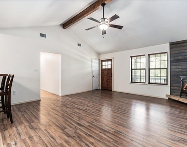 408 Breezing Ln - Photo Thumbnail 9