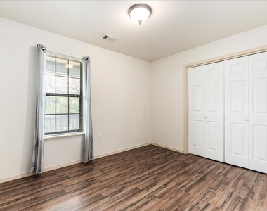 408 Breezing Ln - Photo Thumbnail 18