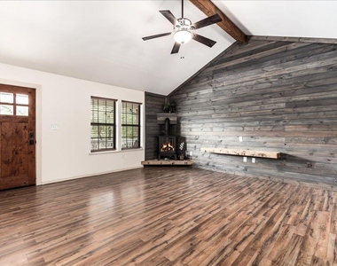 408 Breezing Ln - Photo Thumbnail 10