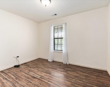408 Breezing Ln - Photo Thumbnail 19