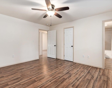408 Breezing Ln - Photo Thumbnail 23