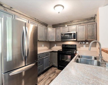 408 Breezing Ln - Photo Thumbnail 13