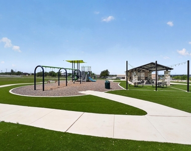 604 Marty Allen Loop - Photo Thumbnail 14