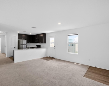 604 Marty Allen Loop - Photo Thumbnail 4