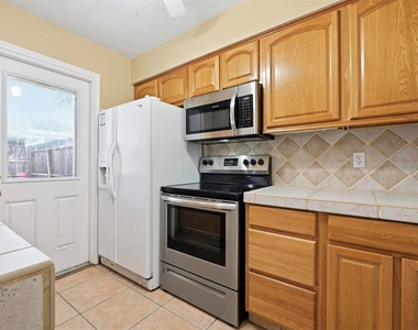 9009 N Plaza Dr - Photo Thumbnail 12