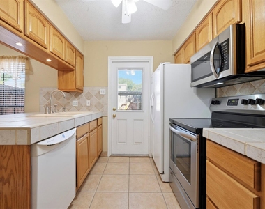 9009 N Plaza Dr - Photo Thumbnail 13