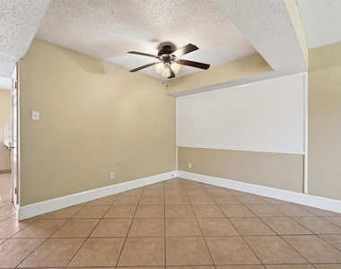 9009 N Plaza Dr - Photo Thumbnail 7