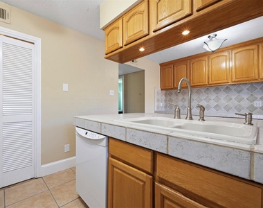 9009 N Plaza Dr - Photo Thumbnail 14