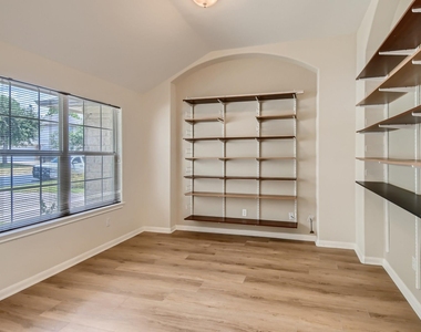 116 Copperwood Loop - Photo Thumbnail 14