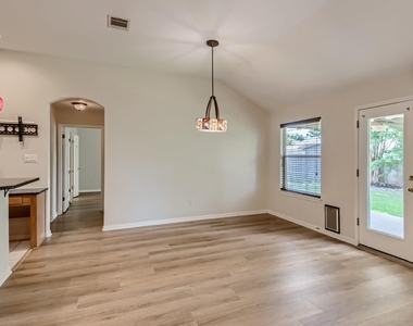 116 Copperwood Loop - Photo Thumbnail 12