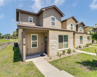 18814 Nicklaus Dr - Photo Thumbnail 2