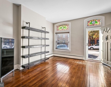 719 S Montford Avenue - Photo Thumbnail 6
