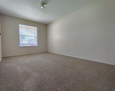 100 Steven St - Photo Thumbnail 3