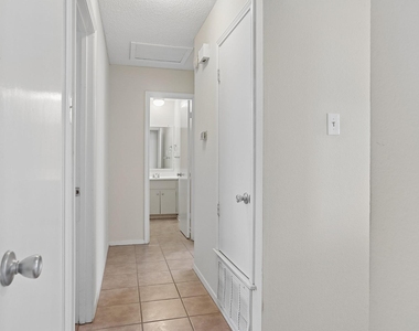 3114 Plantation Rd - Photo Thumbnail 5