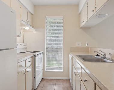 3114 Plantation Rd - Photo Thumbnail 6