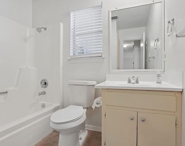 3114 Plantation Rd - Photo Thumbnail 10
