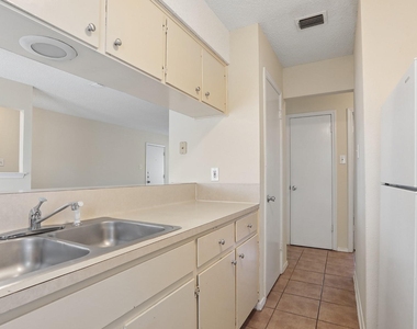 3114 Plantation Rd - Photo Thumbnail 7