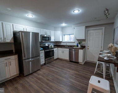 1119 Race Street - Photo Thumbnail 8