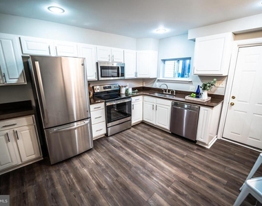 1119 Race Street - Photo Thumbnail 7