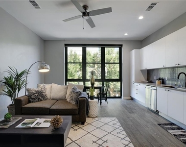 800 Embassy Dr - Photo Thumbnail 4