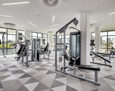 800 Embassy Dr - Photo Thumbnail 14