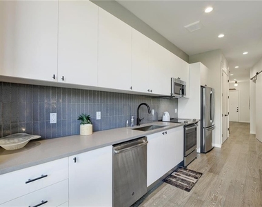 800 Embassy Dr - Photo Thumbnail 6
