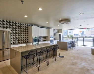 800 Embassy Dr - Photo Thumbnail 16