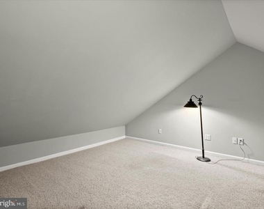285 Michener Court E - Photo Thumbnail 11