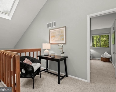 285 Michener Court E - Photo Thumbnail 5