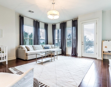 2520 Bluebonnet Ln - Photo Thumbnail 10