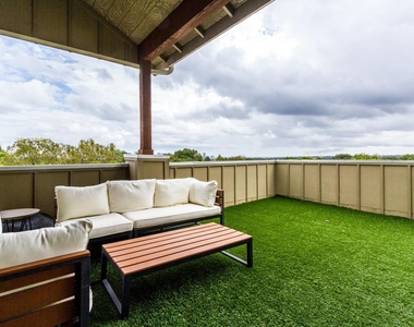 2520 Bluebonnet Ln - Photo Thumbnail 20